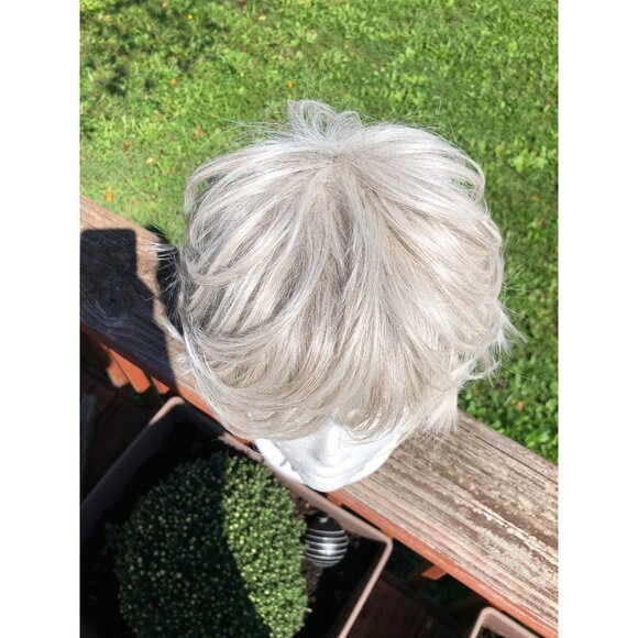 Wig Womens Short Layered Silver Grey Blonde Wig Wispy Gray Shag - Picture 9 of 11